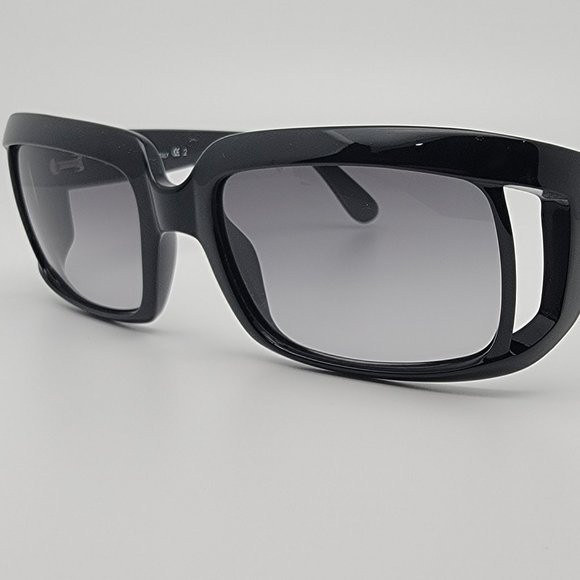 Versace Mod. 702 Col. 451 Gloss Black Frame Gray Gradient Lens Sunglasses w Case